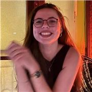 Ancienne étudiante en bac général SES 18 au bac. C’était ma matière préférée et je souhaite transmettre ces connaissances !